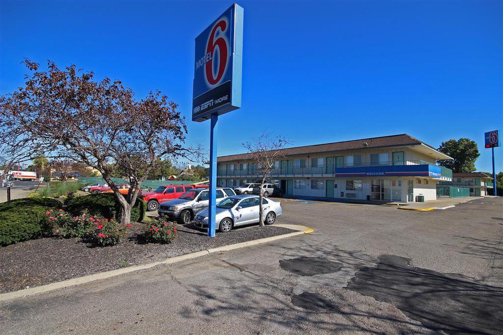 Rodeway Inn Columbus Exterior photo