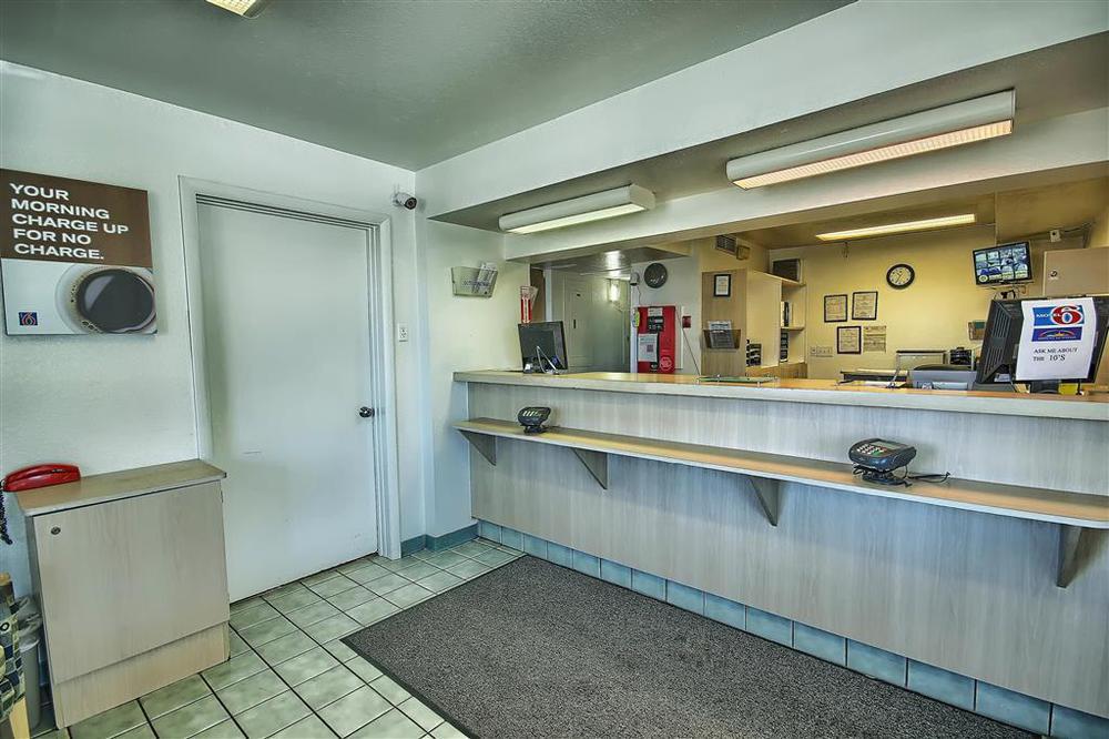 Rodeway Inn Columbus Interior photo