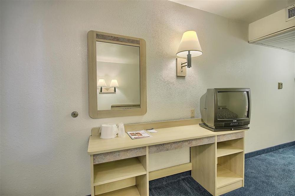 Rodeway Inn Columbus Room photo